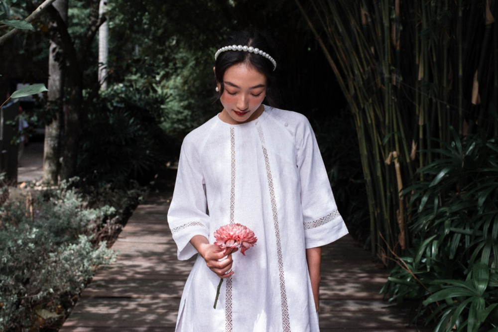 Các thiết kế áo dài linen của Moriko Sài Gòn là sự pha trộn lý thú giữa các yếu tố phương Đông và truyền thống của Việt nam.