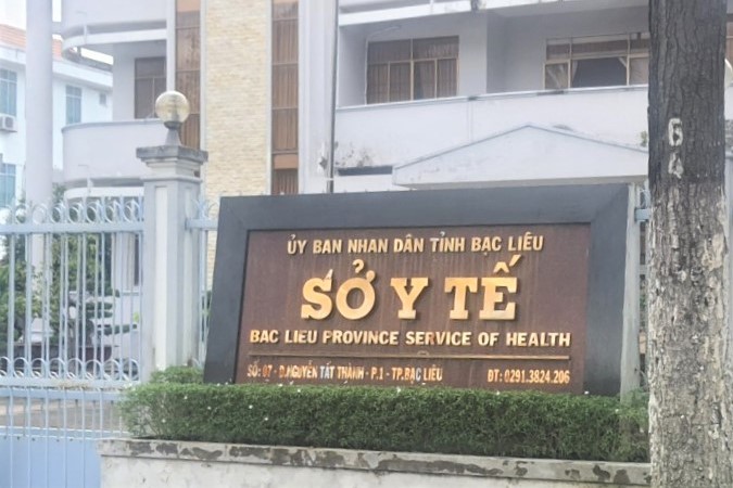 Phó Giám đốc Sở Y tế Bạc Liêu bị kỷ luật khiển trách do thiếu kiểm tra để CDC Bạc Liêu mua sinh phẩm xét nghiệm COVID-19 của Công ty Việt Á gây thất thoát ngân sách.
