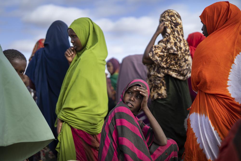 Một tương lai đầy bất định đang chờ đợi những người dân nghèo Somali ở phía trước - Ảnh: Jerome Delay/AP