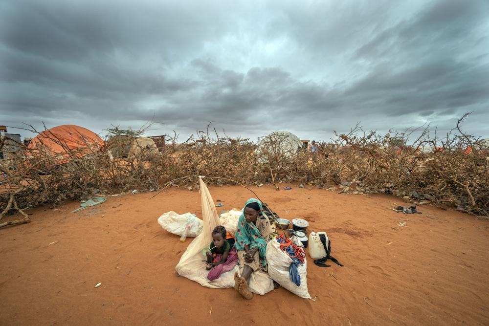 Xung đột, nghèo đói và biến đổi khí hậu đang đẩy người dân Somali phải phải trốn chạy khỏi chính quê hương của họ - Ảnh: Jerome Delay/AP