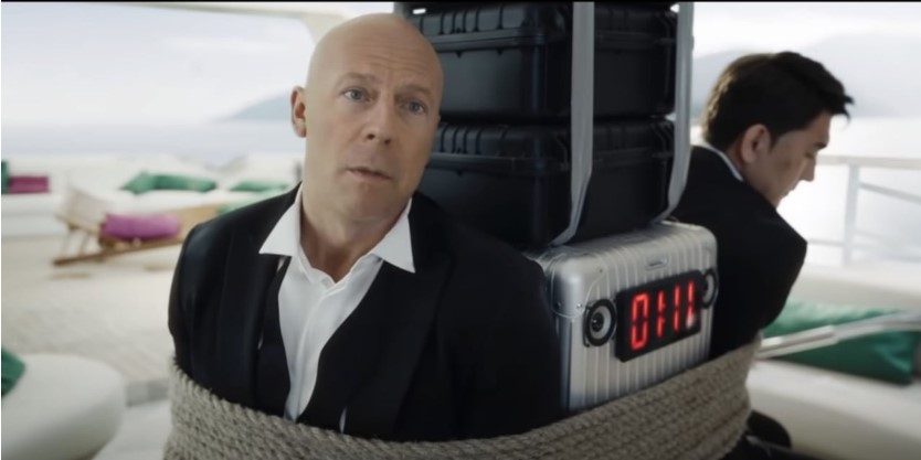 Hình ảnh song sinh kỹ thuật số của Bruce Willis trong một phim hành động quảng cáo cho một công ty viễn thông. 