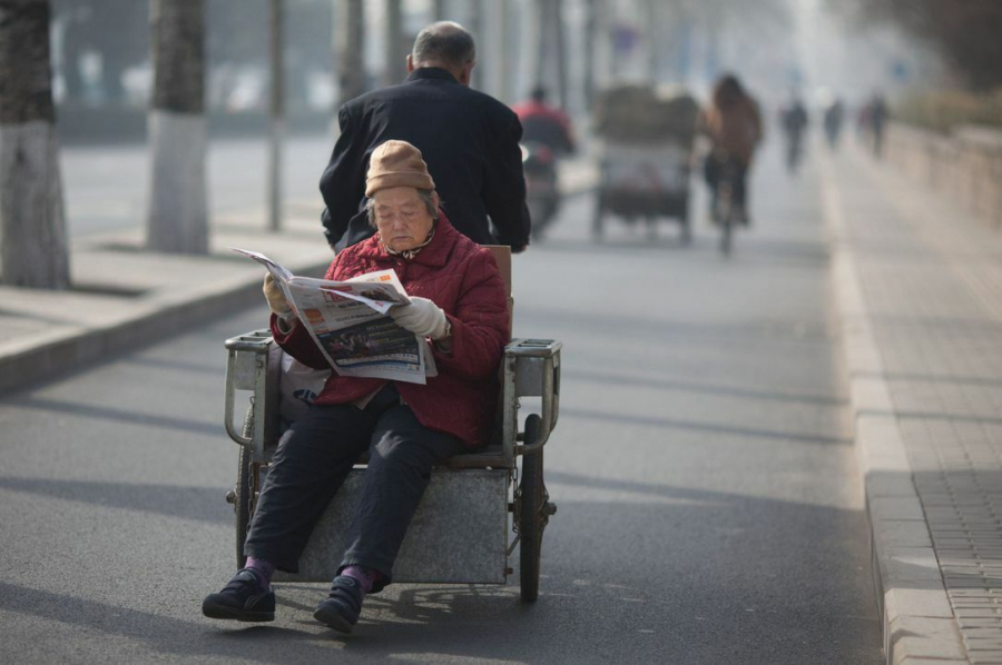 Khoảng 1 triệu người cao tuổi Trung Quốc chịu ảnh hưởng bởi chính sách một con khi về già - Ảnh: The Star