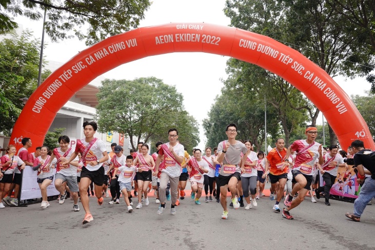 Giải chạy “AEON Ekiden - Cung đường tiếp sức - Cả nhà cùng vui” đã có hơn 1.500 người tham dự tại 3 địa điểm Hà Nội, Bình Dương và TP-HCM - Ảnh: AEON Việt Nam