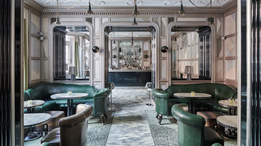  Quán bar Connaught Bar, London. Sau hai năm liên tiếp giữ vị trí số 1, quán bar sang trọng của khách sạn ở London này đã tụt xuống vị trí thứ 8 vào năm 2022.