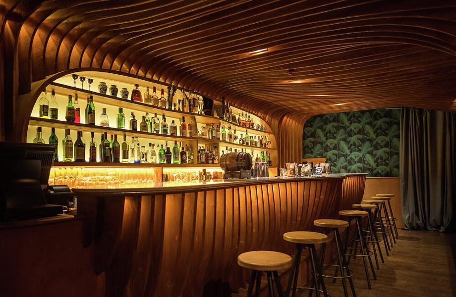 Paradiso, từ các chủ sở hữu Giacomo Giannotti và Margarita Sader, là một món speakeasy theo phong cách Địa Trung Hải, được đưa vào qua cửa tủ đông của một quán bar pastrami ở quận El Born thời thượng của Barcelona. Thanh đã tăng từ vị trí thứ 3 vào năm 2021.