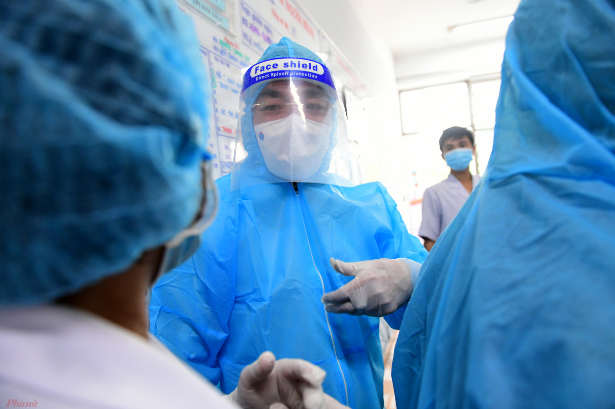 Khoảng 14g30, Đoàn kiểm tra đã đến thăm trường hợp mắc bệnh đậu mùa khỉ đang điều trị tại Bệnh viện Bệnh Nhiệt Đới TPHCM.