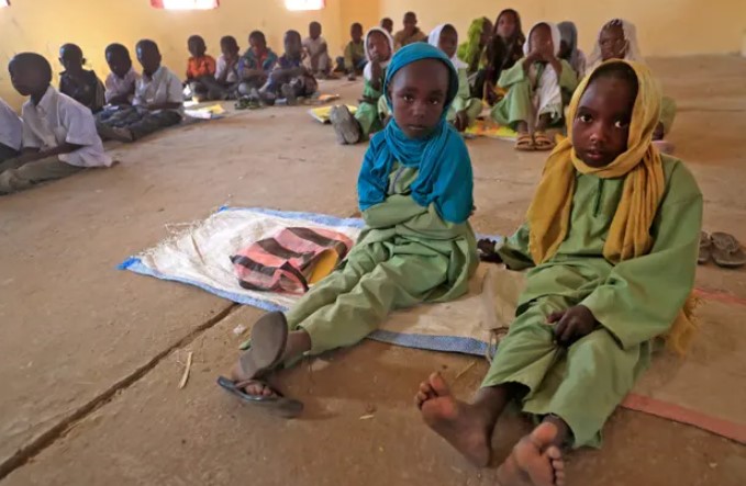 Một phần ba trẻ em trong độ tuổi đi học hiện không đi học. Ảnh: Ashraf Shazly / AFP / Getty
