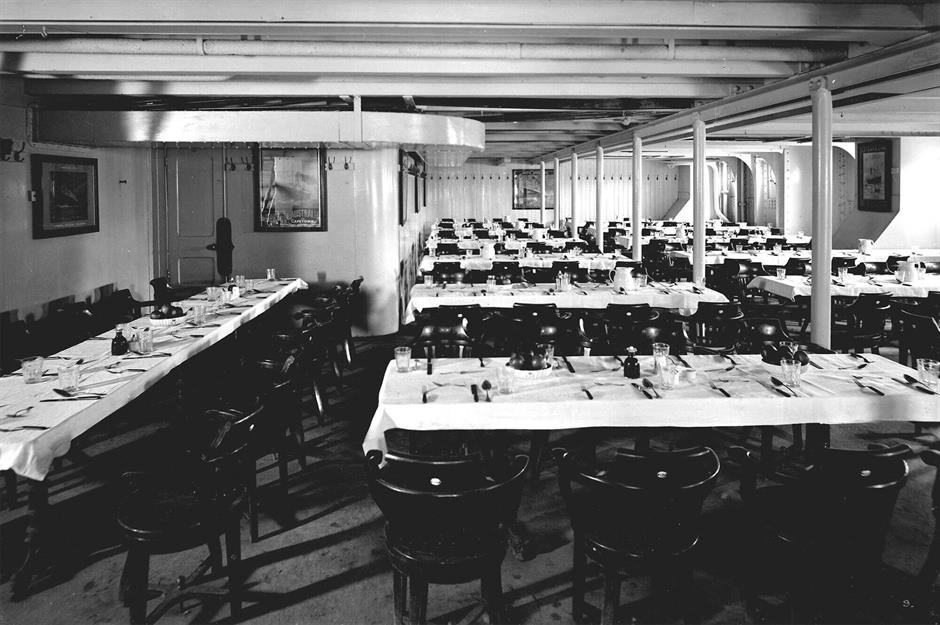 Nhà hàng phục vụ hành khách có vé hạng ba - Ảnh: Bedford Lemere & Co/Wikimedia Commons/Public Domain
