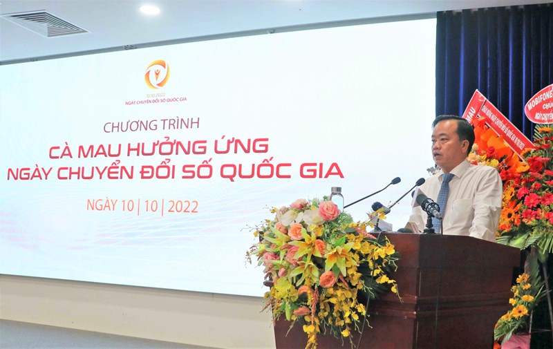 Chủ tịch UBND tỉnh Cà Mau Huỳnh Quốc Việt phát biểu tại chương trình hưởng ứng ngày chuyển đổi số quốc gia
