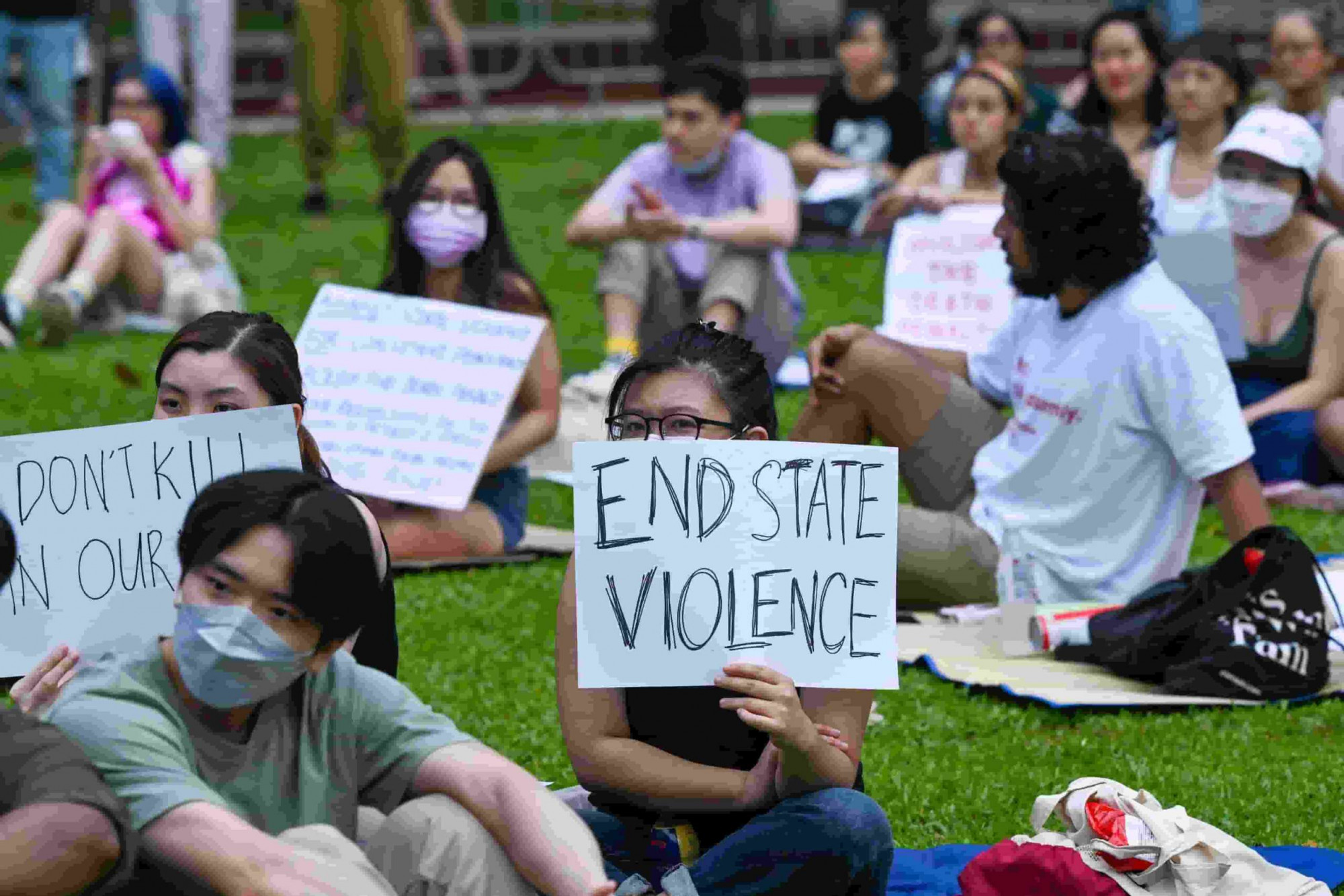 Nhiều người đã lên tiếng phản đối hình phạt tử hình treo cổ mà Singapore áp dụng cho một tử tù hồi tháng 4/2022 - Ảnh: Roslan Rahman/AFP