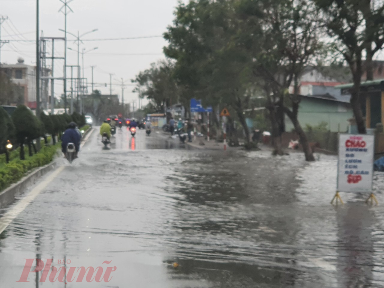 Mưa lớn, đường huyết mạch Đà Nẵng