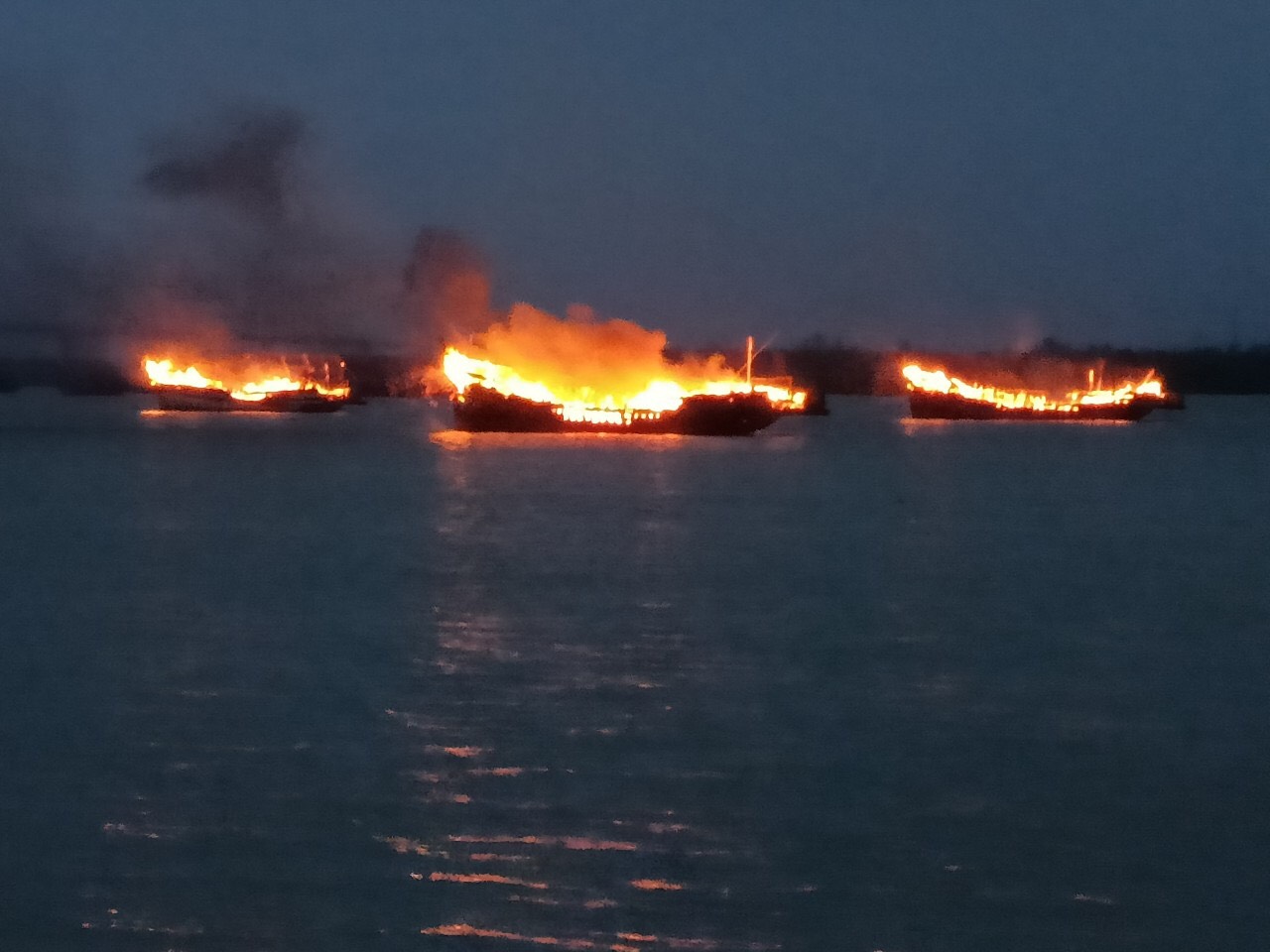 Quảng Nam: Cháy nhiều tàu du lịch và ca nô ở bến Cửa Đại