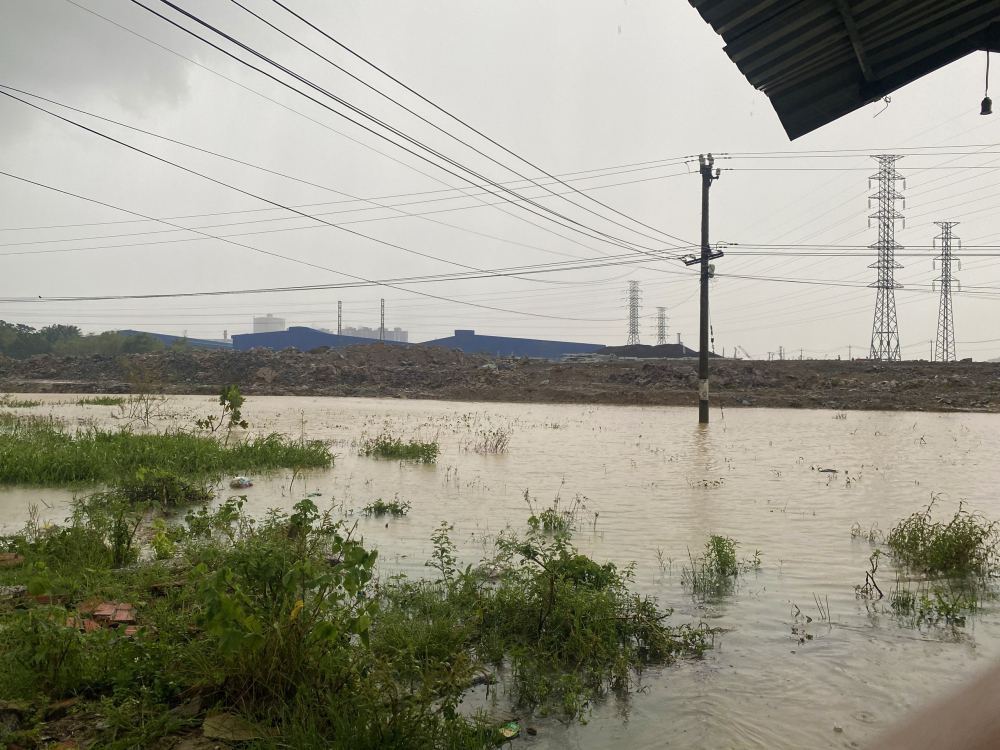 Nhiều nơi ở huyện Bình Sơn bị ngập do mưa lớn