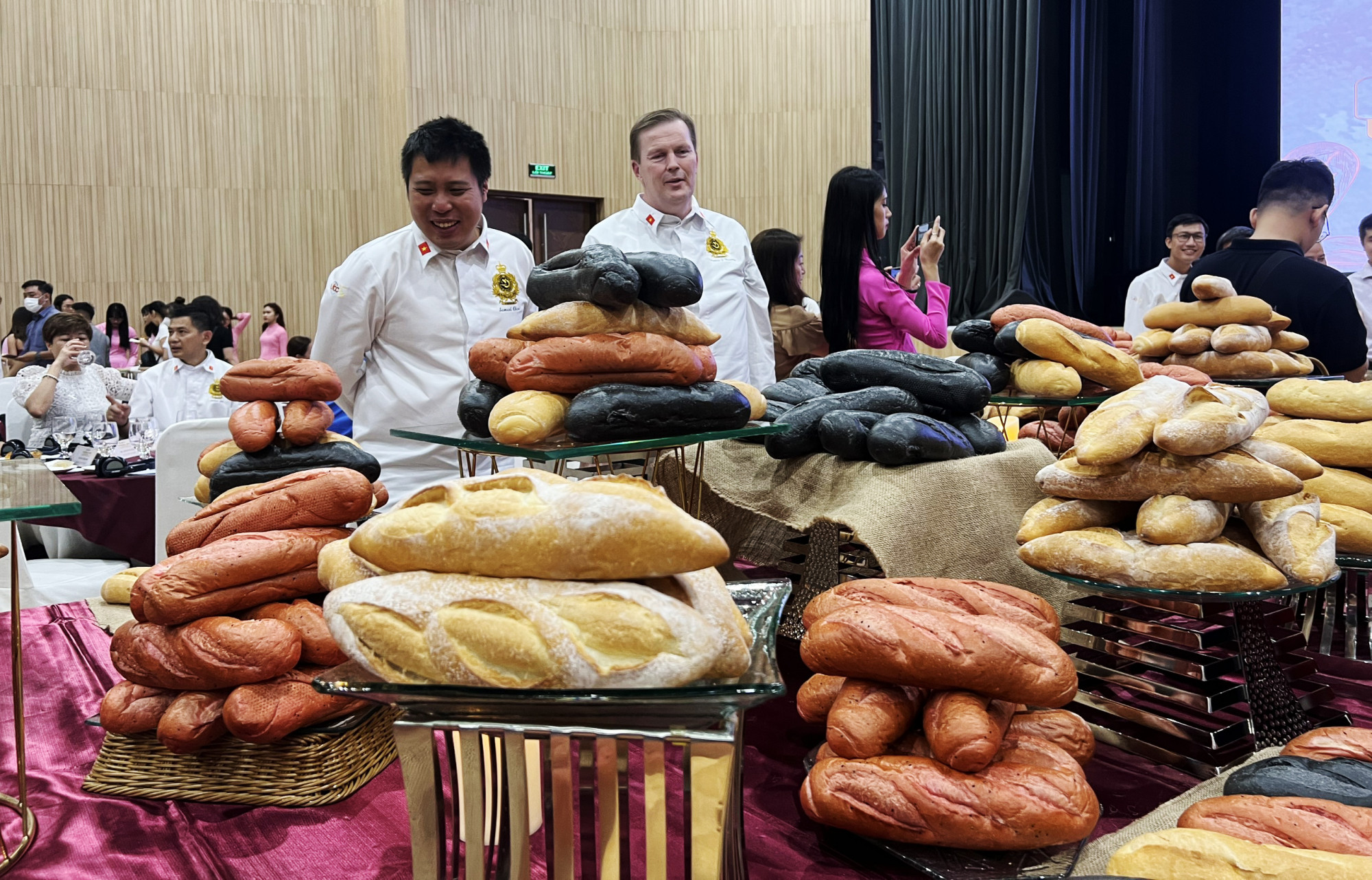 Sau khi du nhập vào Việt Nam, bánh mì được biến tấu để phù hợp với ăn hoá, thói quen ẩm thực của người Việt