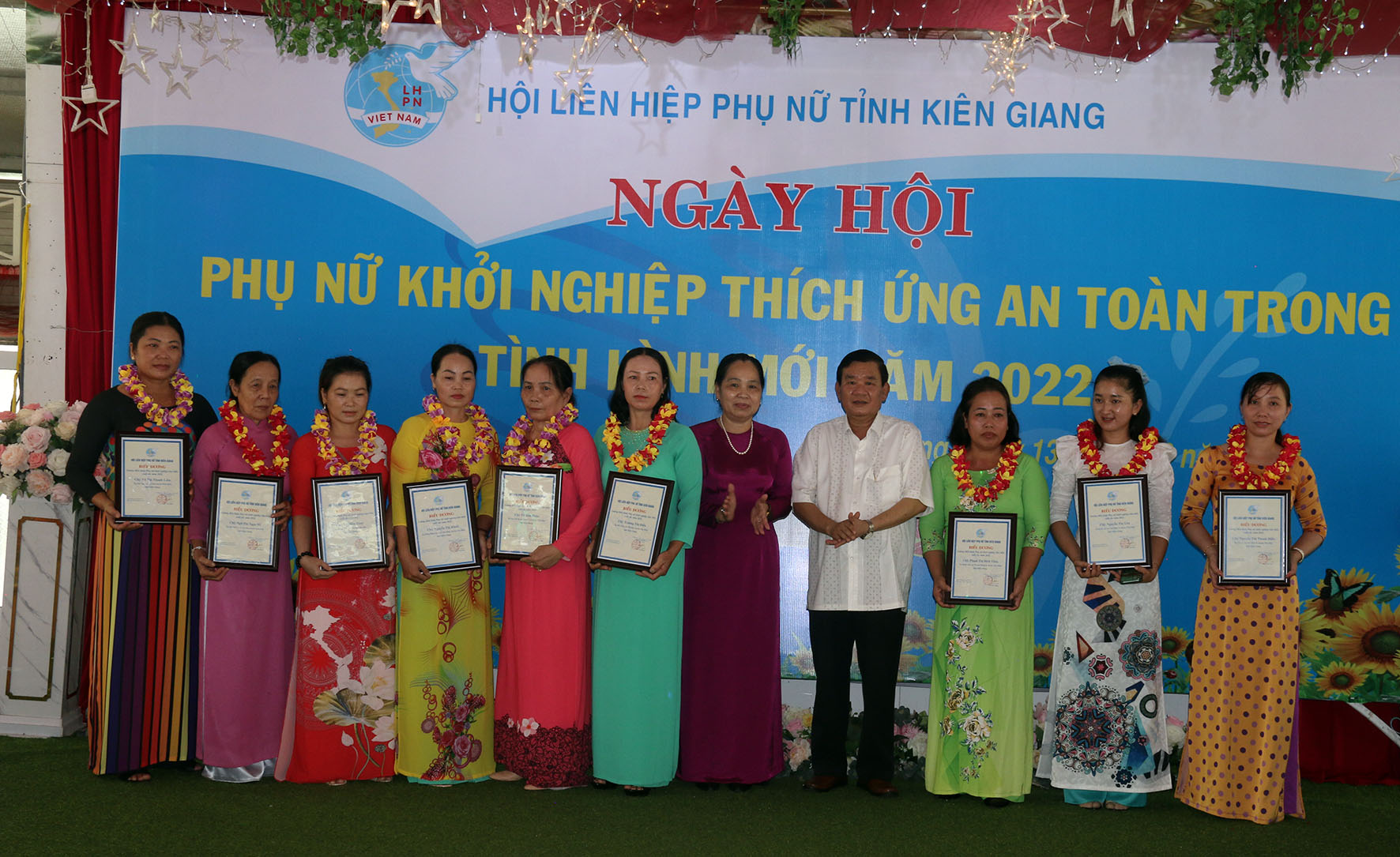 Khen thưởng các chị em khởi nghiệp ở Kiên Giang 