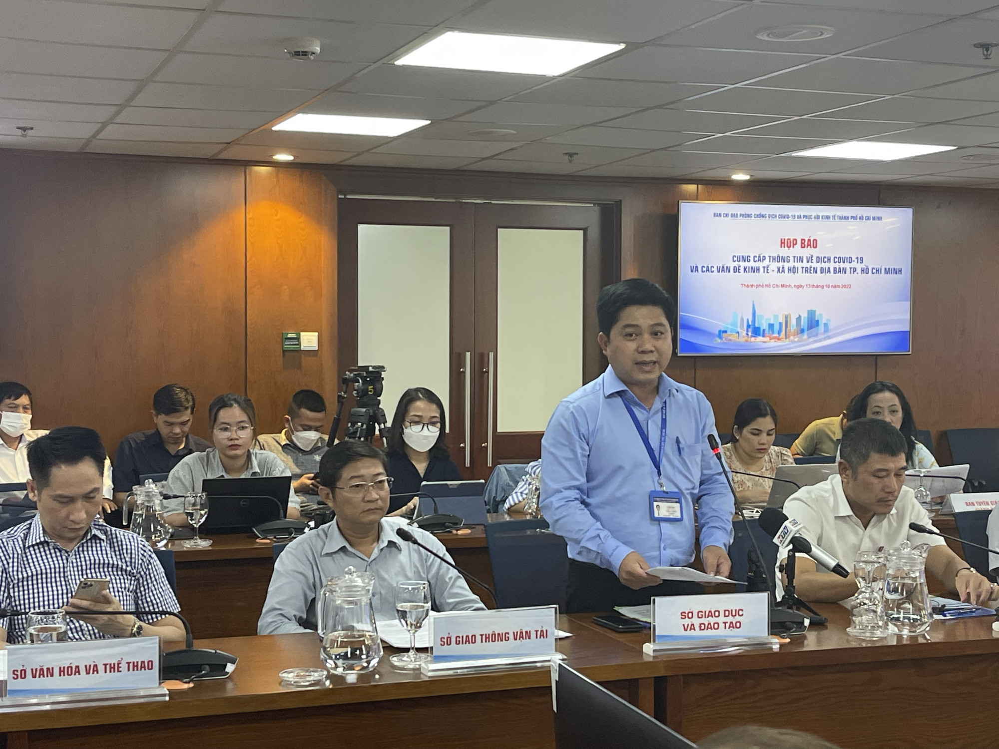 Ông Hồ Tấn Minh - đại diện Sở Giáo dục và đào tạo TPHCM tại buổi họp báo chiều ngày 13/10. Ảnh: Thanh Huyền.