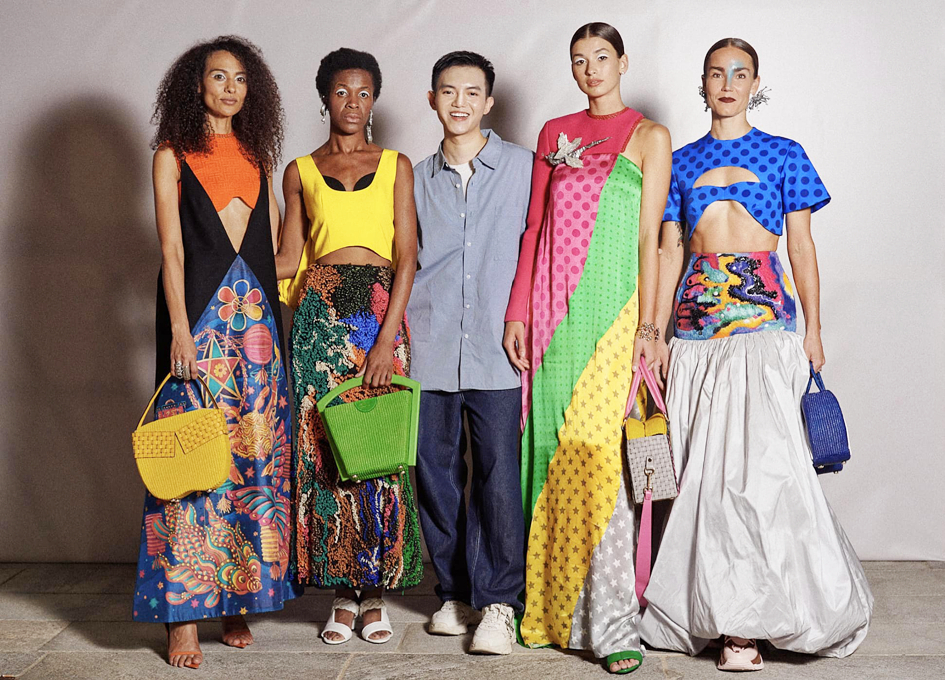 Phan Đăng Hoàng và các người mẫu tại Milan Fashion Week 2022 - ẢNH: GABRIELE