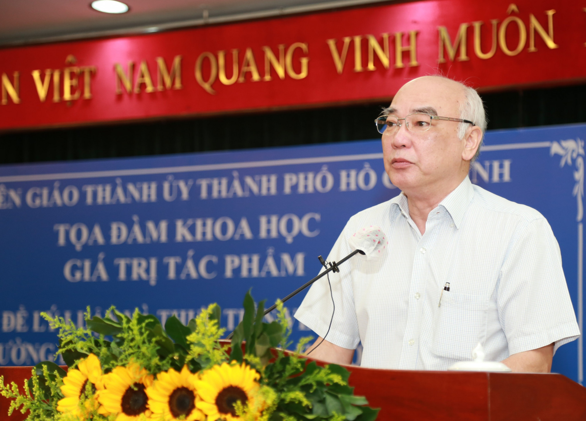 Ông Phan Nguyễn Như Khuê - Trưởng ban Tuyên giáo Thành ủy TPHCM - kết luận tọa đàm. Ảnh: Quốc Ngọc