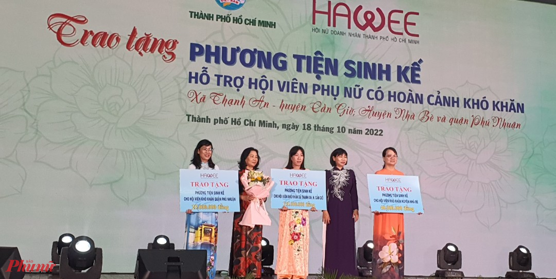 Dịp này, Hội Nữ Doanh nhân TP hỗ trợ phương tiện sinh kế cho hội viên phụ nữ khó khăn tại xã đảo Thạnh An – huyện Cần Giờ, hội viên phụ nữ huyện Nhà Bè và quận Phú Nhuận với tổng kinh phí 200 triệu đồng; Công ty cổ phần thương mại công nghệ GO VIET hưởng ứng cùng Hội LHPN TP.HCM hưởng ứng, phối hợp cùng Hội LHPN thành phố hỗ trợ trang bị nền tảng kiến thức, kỹ năng cơ bản để chị em phụ nữ đang vận hành cửa hàng ăn uống có thể ứng dụng thực hiện chuyển đổi số trong kinh doanh, 