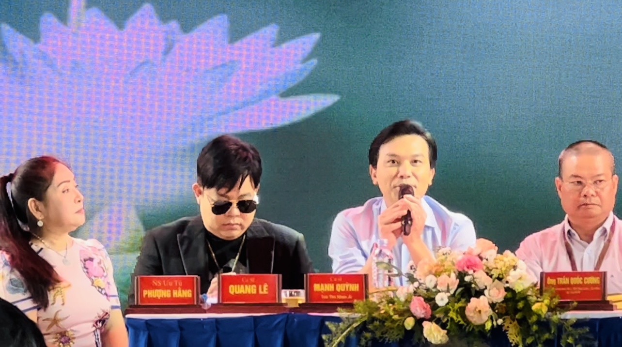 Ca sĩ Mạnh Quỳnh đóng góp 100 triệu đồng cho chương trình