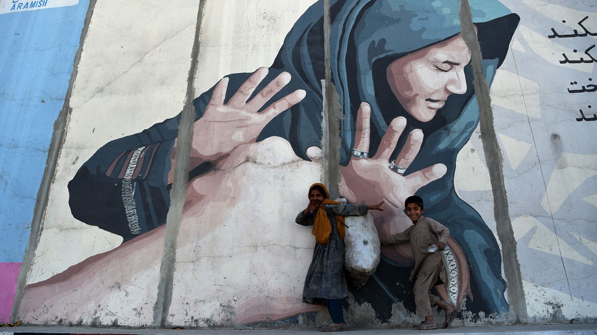Ly hôn là điều tưởng như không thể đối với phụ nữ Afghanistan hiện nay - Ảnh: Wakil Kohsar/AFP/Getty