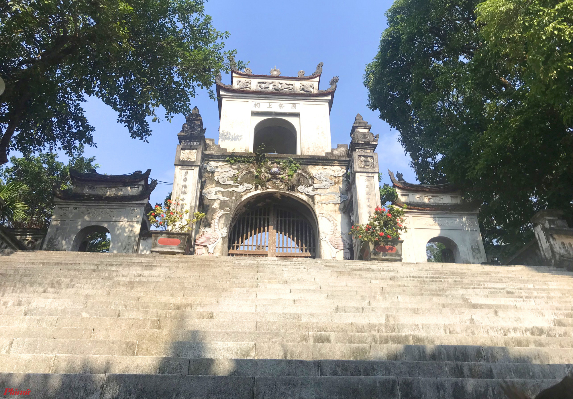 Đền Cuông được xây dựng trên núi Mộ Dạ - Ảnh: Phan Ngọc