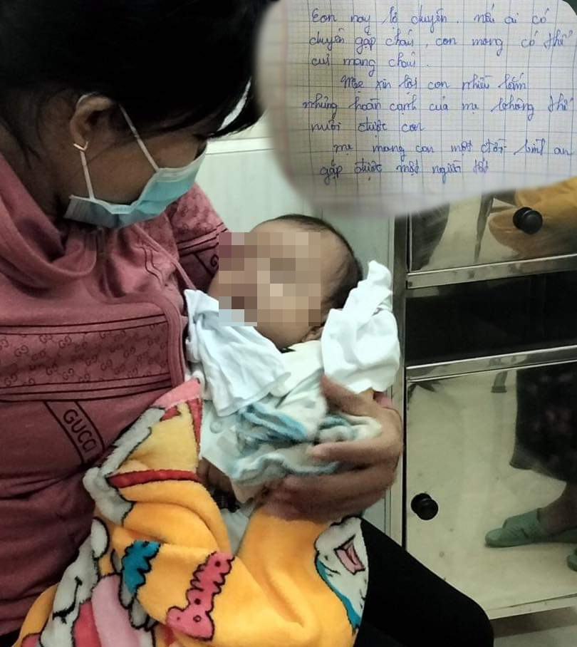 Bé trai 1 tháng tuổi bị bỏ rơi trong đêm cùng lá thư con nay lỡ duyên - Ảnh: Khánh Trung