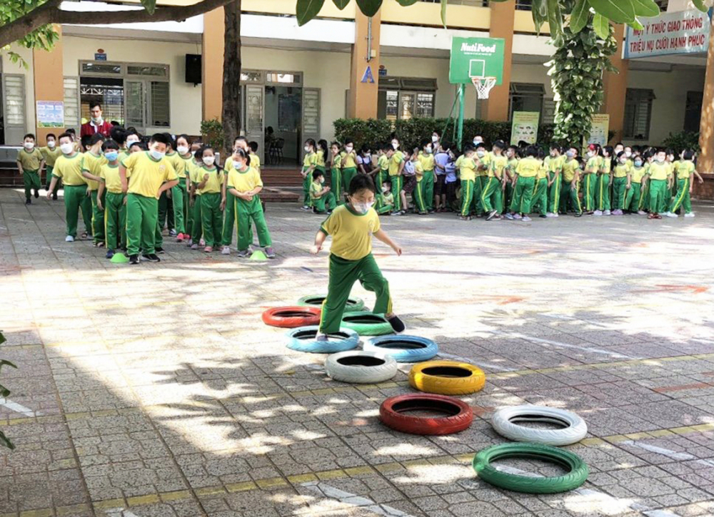 Học sinh Trường tiểu học Thân Nhân Trung (Q.Tân Bình) tham gia các hoạt động ngoại khóa - ẢNH: P.T