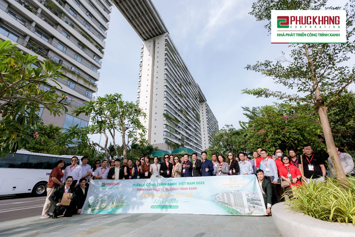Đoàn đại biểu của Tuần lễ Công trình xanh Việt Nam 2022 đã đến tham quan thực địa tại Công trình xanh Diamond Lotus Riverside vào chiều ngày 13/10 - Ảnh: Phúc Khang