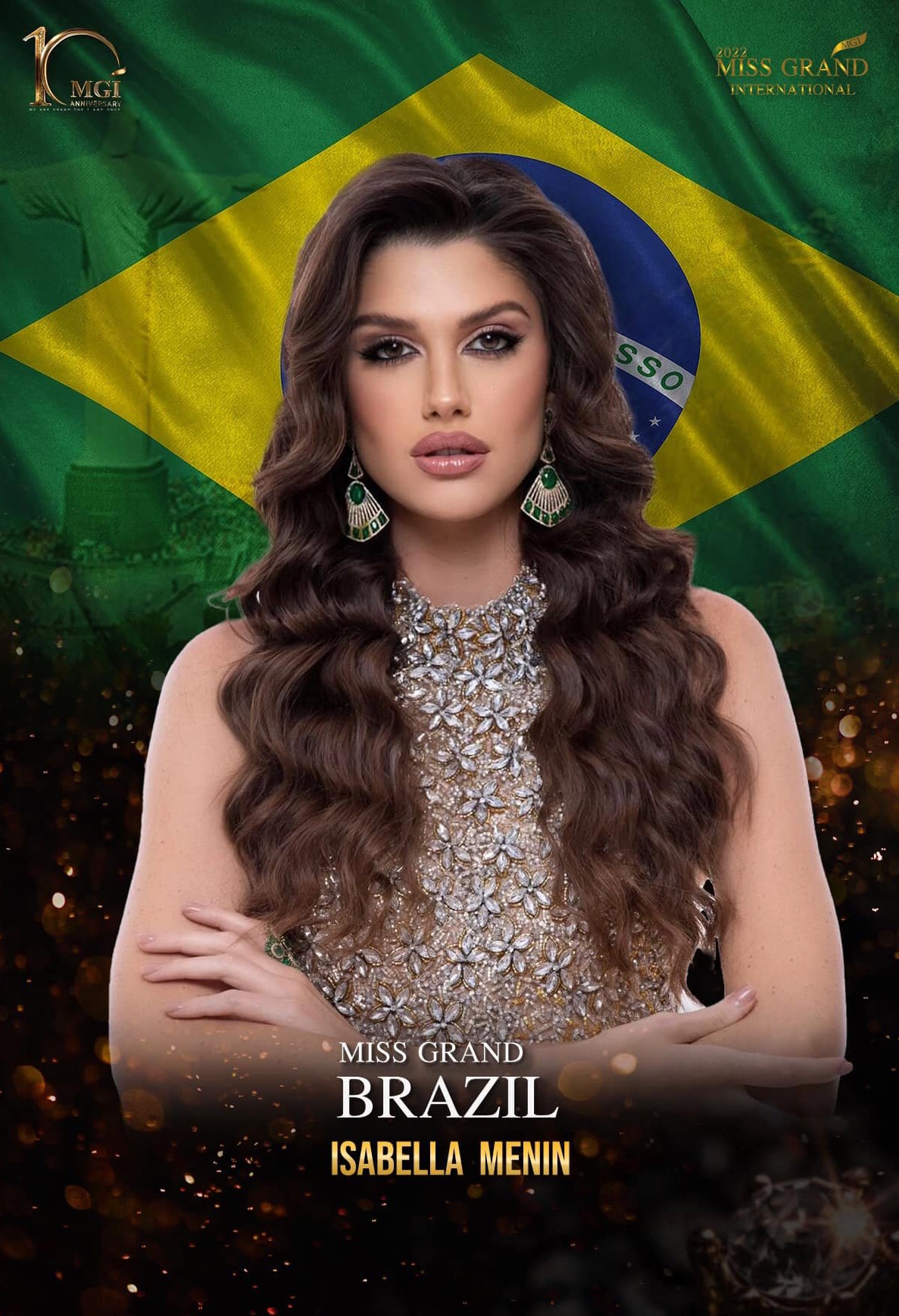 Ngay khi Miss Grand International 2022 công bố dàn thí sinh, người đẹp Isabella Menin đến từ Brazil liên tục lọt vào top dự đoán giành danh hiệu cao nhất. Cô sở hữu chiều cao 1,78 mét với số đo 3 vòng lần lượt 83-59-89 cm.