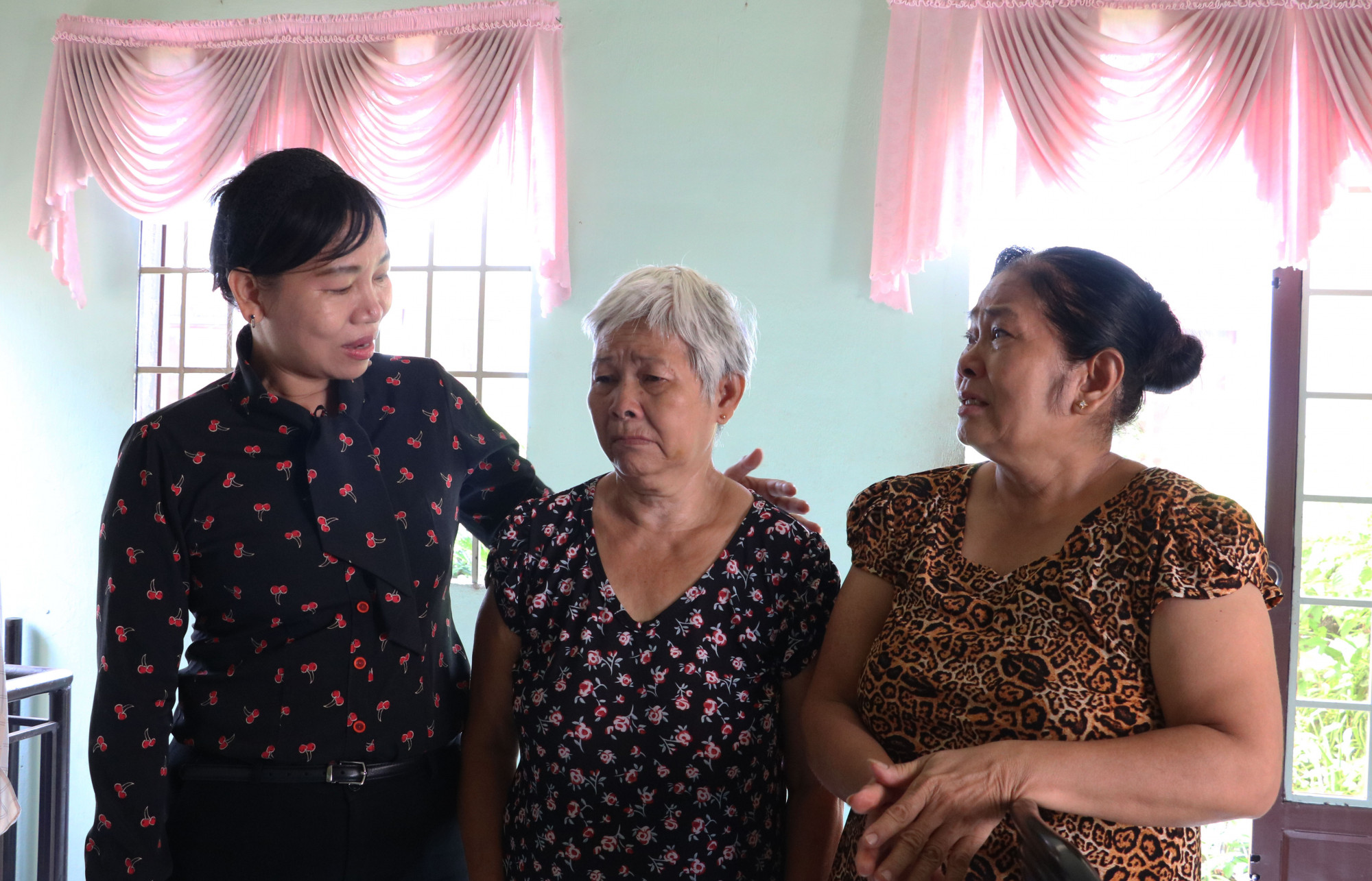 Bà Trần Thị Phương Hoa động viên gia đình quên đi nỗi đau để tiếp tục cuộc sống