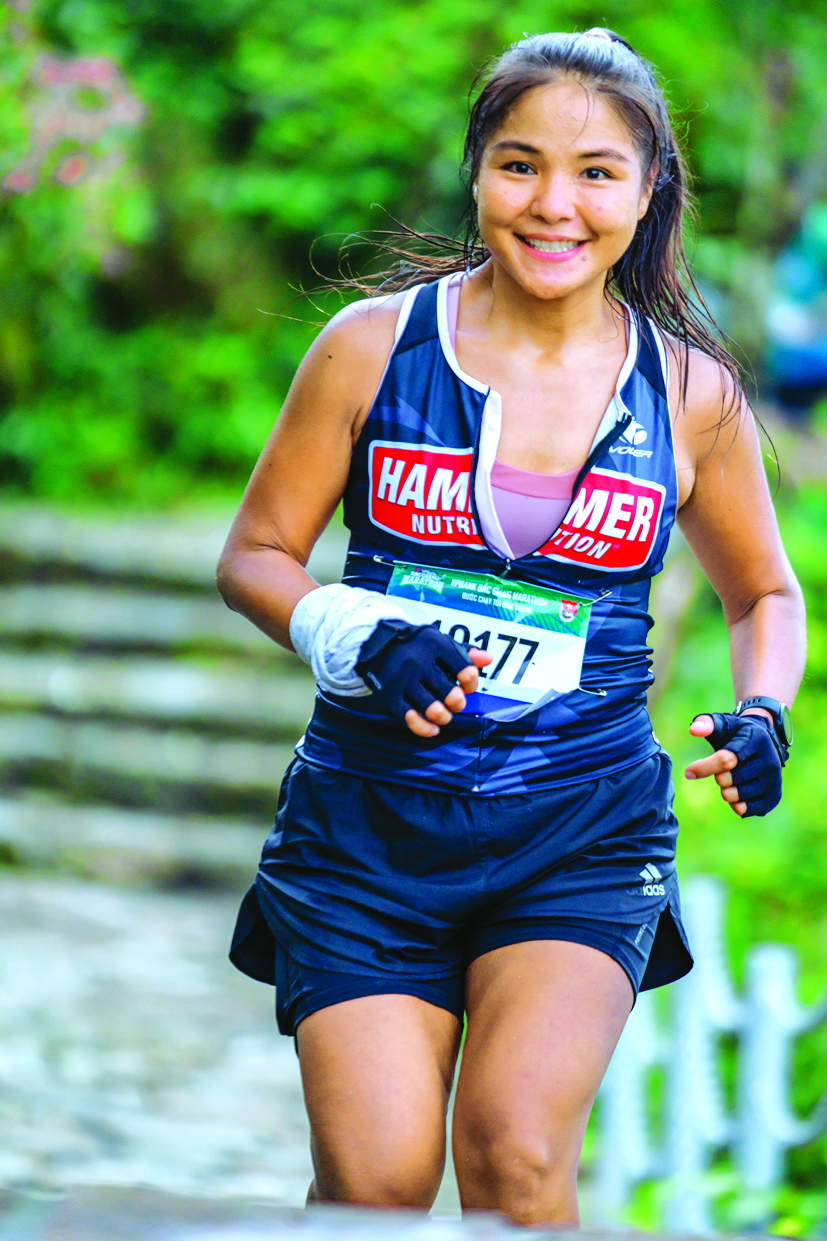Chị Hoàng Xuân Vân Anh tham gia giải chạy VPBank Tây Yên Tử tháng 4/2022