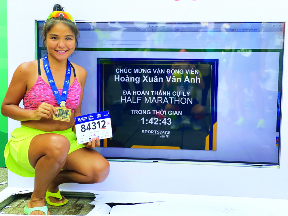 Chị Vân Anh tham gia  giải chạy VnExpress  tại Huế vào tháng 4/2022
