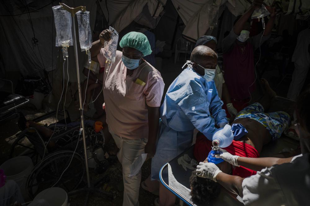 Mặc dù dịch tả đang càng quét ở Haiti và các nước lân cận nhưng hiện tại vắc xin tả đang bị thu hẹp. Tình trạng này khiến Tổ chức Y tế Thế giới và các đối tác đang khuyến nghị các quốc gia tạm thời chuyển sang sử dụng một liều vắc-xin tả thay vì hai liều do thiếu hụt nguồn cung do dịch bệnh do nguồn nước bùng phát trên toàn cầu.