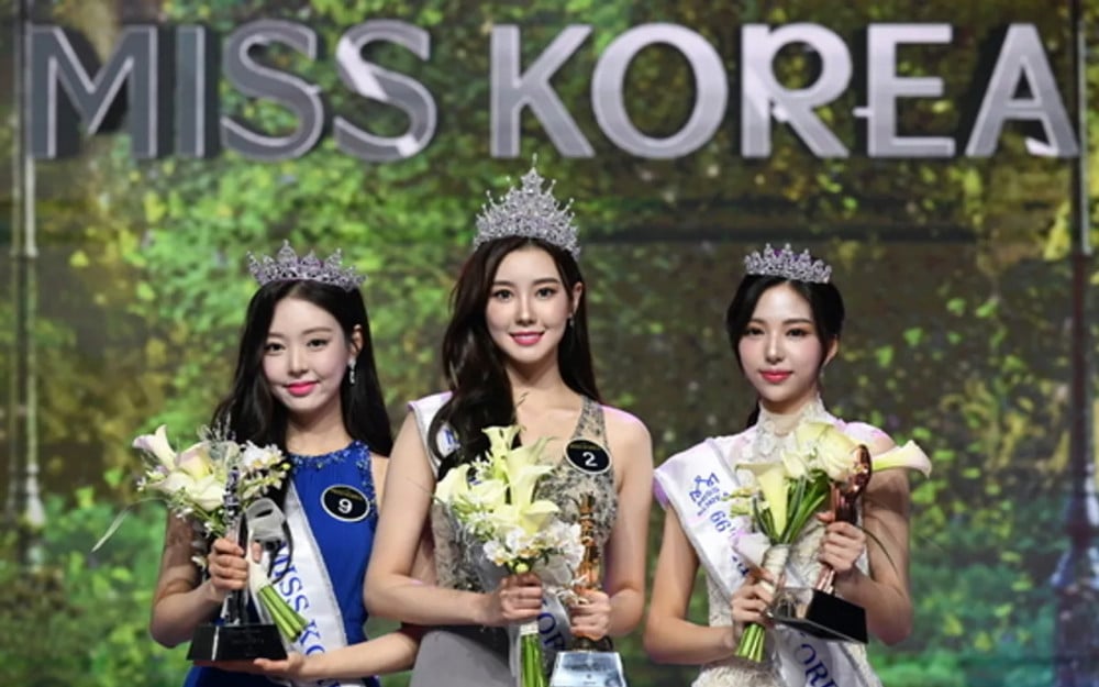 Các thí sinh Hoa hậu Hàn Quốc 2022 gây tranh cãi vì có vẻ ngoài quá giống nhau.