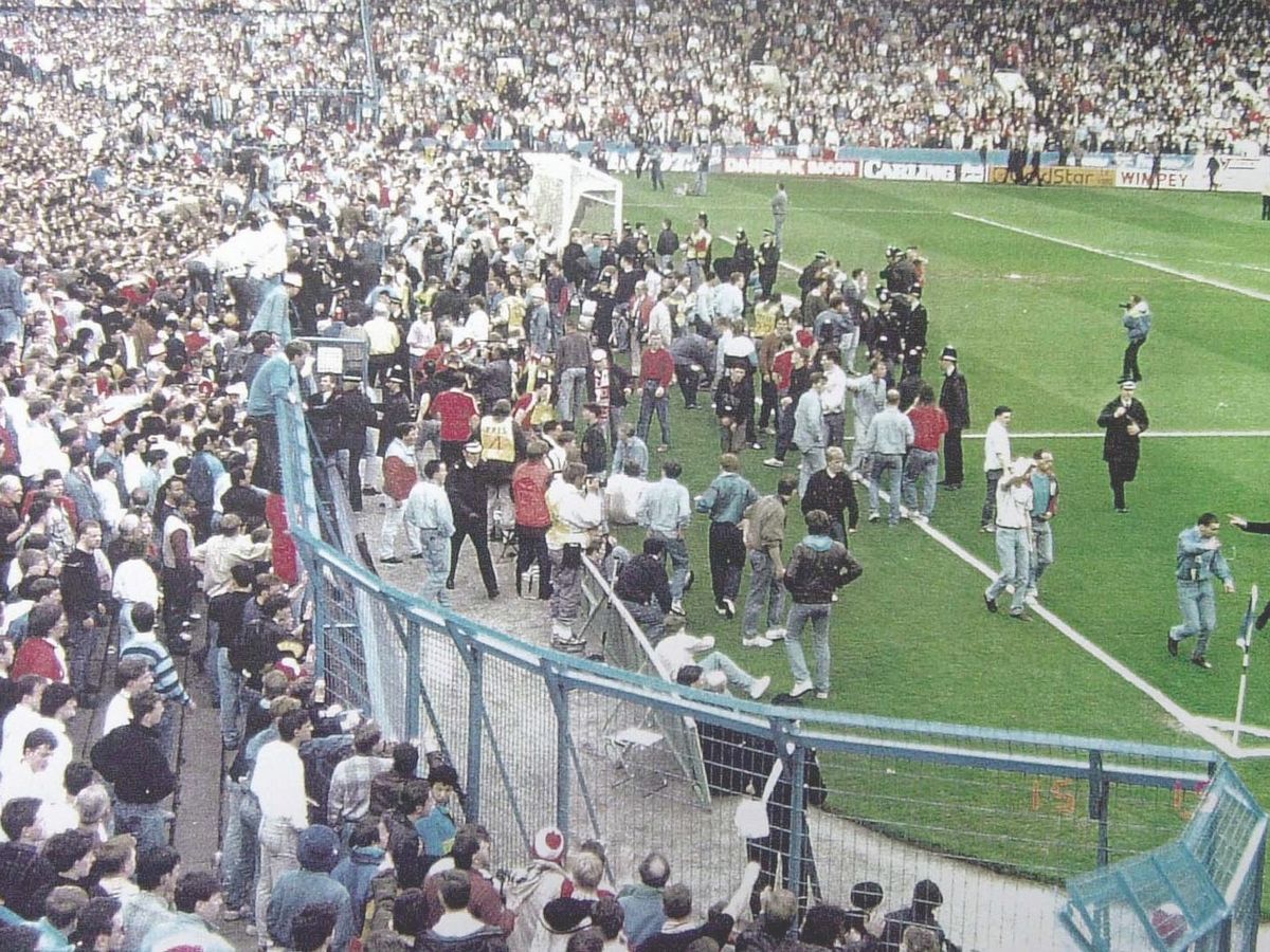 Thảm họa Hillsborough, trận Liverpool - Nottingham Forest năm 1989. 