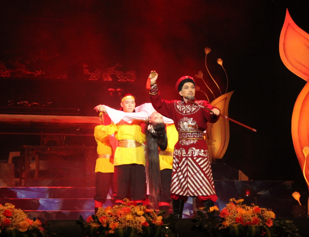 Nghệ sĩ Nguyễn Minh Trường đạt huy chương vàng ở thể loại Kép lão với vai Trần Thặng (trích đoạn Kẻ sĩ Thăng Long).