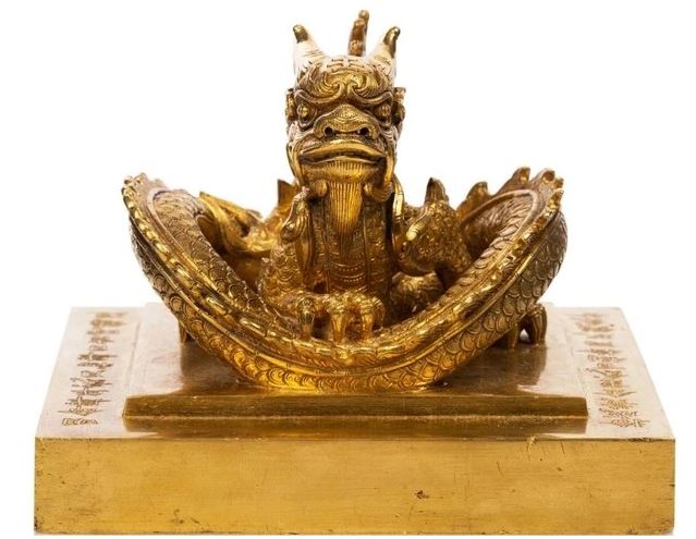 Ấn vàng của vua Bảo Đại bị dời ngày đấu giá.