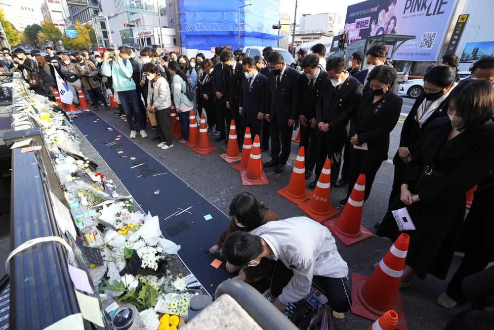 Sau thảm họa, Tổng thống Hàn Quốc Yoon Suk-yeol nói, hạ lệnh treo cờ rủ và tuyên bố từ ngày 30/10 tới 5/11 là thời kỳ quốc tang