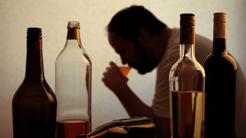 20% người trong độ tuổi từ 20-49 tử vong vì uống rượu quá mức.
