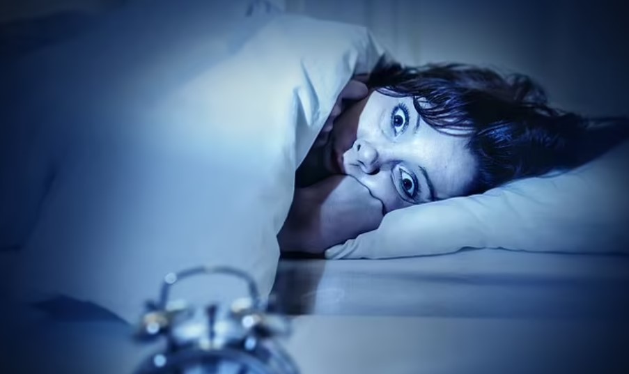Một nghiên cứu đã chỉ ra rằng những người bị mất ngủ có nguy cơ bị mù cao hơn. Những người có giấc ngủ ngắn vào ban ngày có nguy cơ mắc bệnh tăng nhãn áp cao hơn 1/5 trong cuộc sống sau này, nghiên cứu cho thấy