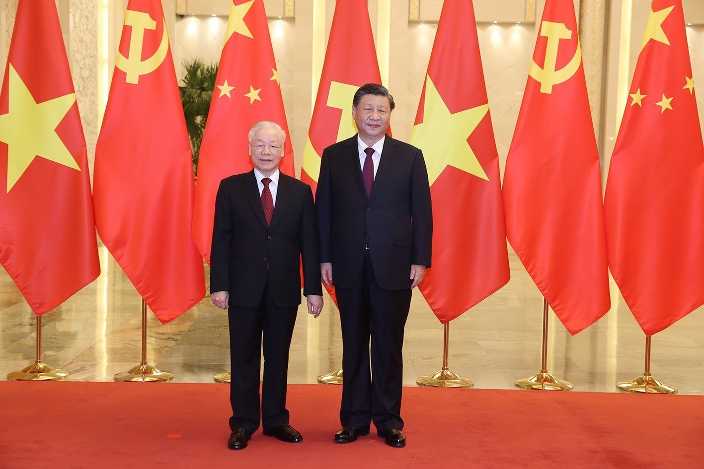 [Chú thích ảnh] Tổng Bí thư Nguyễn Phú Trọng và Tổng Bí thư, Chủ tịch Trung Quốc Tập Cận Bình chụp ảnh chung. Ảnh: Trí Dũng/TTXVN