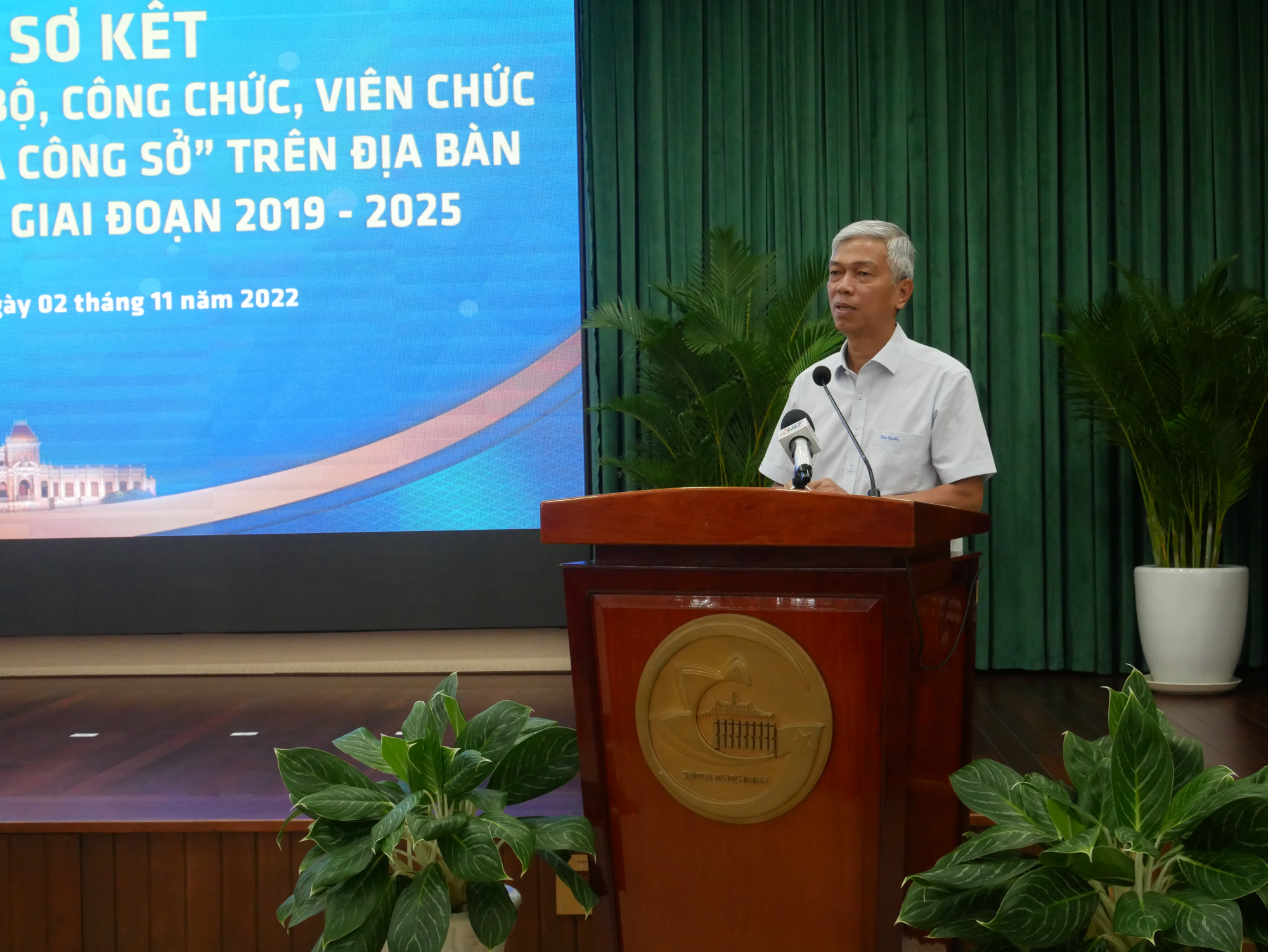 Phó chủ tịch UBND TPHCM Võ Văn Hoan phát biểu tại hội nghị