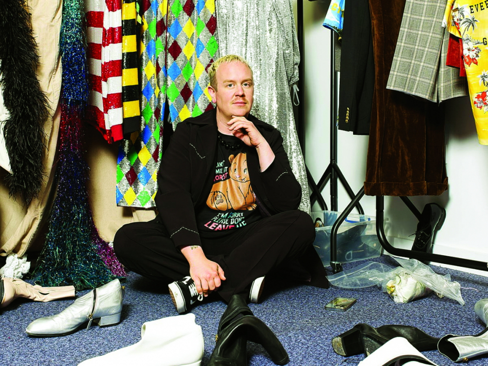 Nhà tạo mẫu Harry Lambert mở gian hàng thanh lý quần áo, đồ dùng cũ