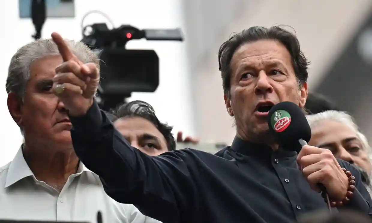 Cựu thủ tướng Pakistan Imran Khan phát biểu trước những người ủng hộ ông ở Islamabad vào đầu tuần này