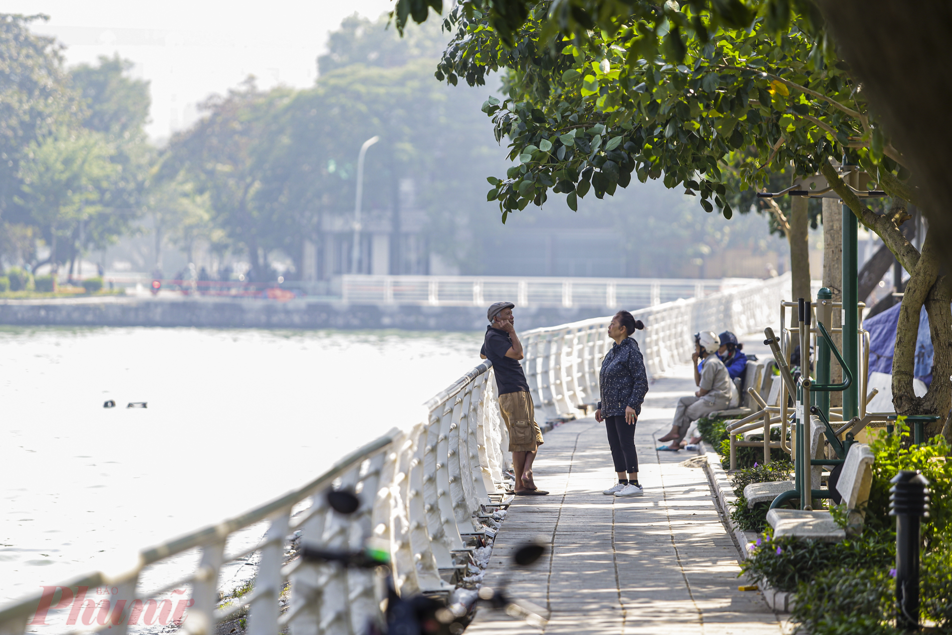 Một phần khu vực Nguyễn Đình Thi (Hồ Tây) đang được tiến hành 'thay áo mới.