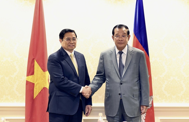 Thủ tướng Phạm Minh Chính và Thủ tướng Campuchia Hun Sen ngày 11/5 tại Thủ đô Washington D.C. (Hoa Kỳ), nhân dịp tham dự Hội nghị Cấp cao đặc biệt ASEAN-Hoa Kỳ - Ảnh: VGP