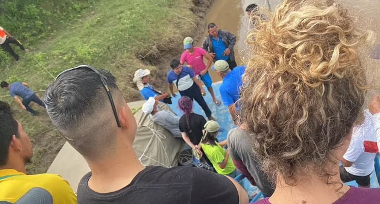  Nhóm du khách quốc tế bị cộng đồng bản địa của Peru bắt giữ làm con tin, để gây áp lực với chính phủ về việc xử lý triệt để sự cố tràn dầu ở sông Cuninico.