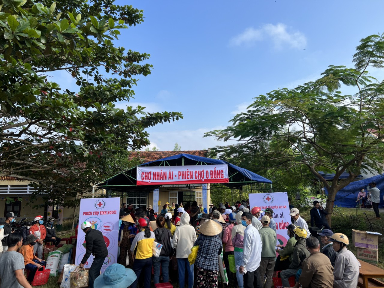 Tại chợ nhân ái, phiên chợ 0 đồng tại thôn Phong Lãnh, xã An Lĩnh, huyện Tuy An (Phú Yên)