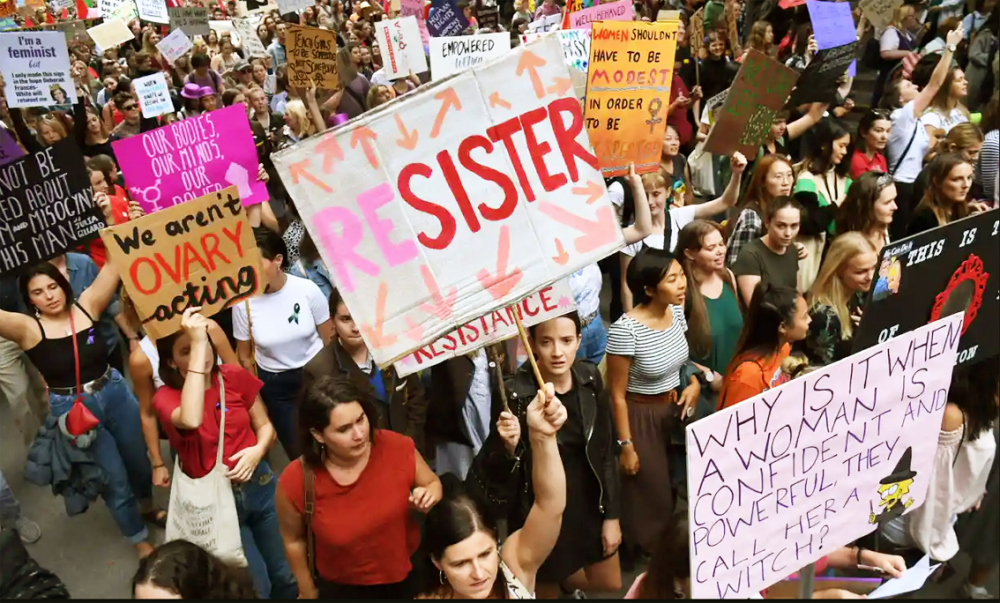 Hàng ngàn người tuần hành để đánh dấu ngày Quốc tế Phụ nữ ở Melbourne vào ngày 8/3/2019 với những khẩu hiệu yêu cầu phụ nữ phải được đối xử bình đẳng như nam giới